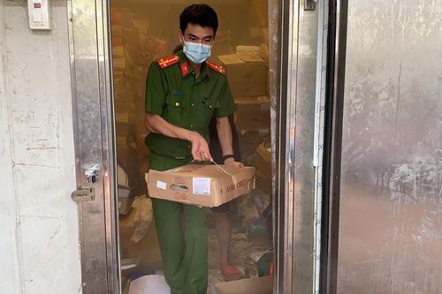 Gần 3.000 kg thực phẩm đông lạnh không rõ nguồn gốc bị phát hiện như thế nào?