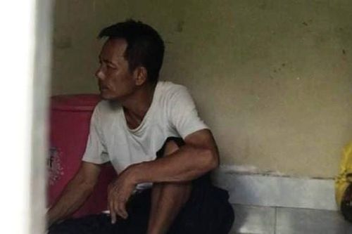 Ông nội nhốt 2 cháu trong nhà rồi lấy hung khí cố thủ
