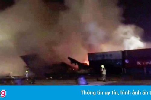 Dubai rung chuyển vì vụ nổ container tại cảng