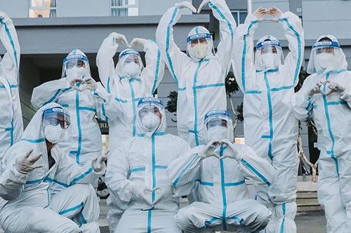 Nghệ sĩ TP. HCM chống dịch Covid-19: 'Khi nào thành phố hết dịch, chúng tôi mới hết đi'