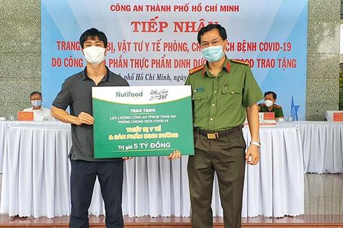 Công Phượng chung tay chống dịch Covid-19