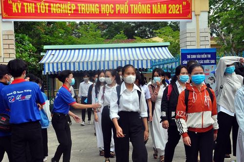Gần 200 lượt thí sinh vắng thi trong môn thi thứ ba