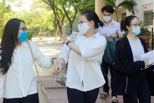 Thí sinh 'thở phào' vì đề thi Ngoại ngữ dễ