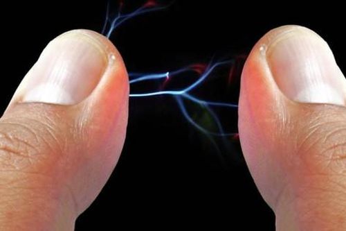 Phát minh vật liệu bắt cơ thể sản xuất điện