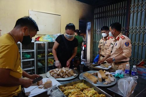 Điện Biên: Hàng trăm suất cơm miễn phí 'ấm áp' đồng hành cùng thí sinh