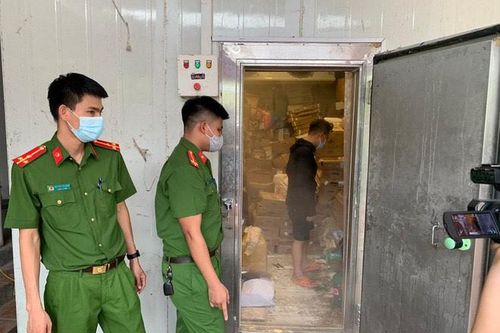 Hà Nội: Phát hiện gần 3 tấn hàng thực phẩm đông lạnh không rõ nguồn gốc