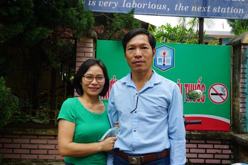 Cặp vợ chồng thí sinh 'U40 đặc biệt' nhất kỳ thi ở Điện Biên