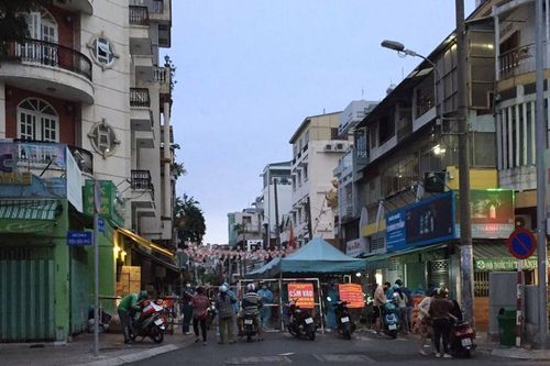 TP Hồ Chí Minh giãn cách xã hội, người giao hàng vẫn được phép hoạt động
