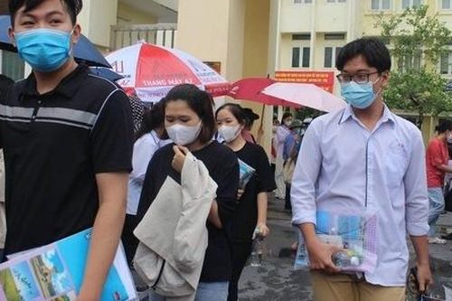 Kỳ thi tốt nghiệp THPT: Đề thi tổ hợp Khoa học Tự nhiên kêu khó, Khoa học Xã hội mang tính thời sự