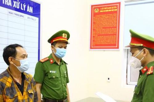 Khởi tố tài xế chống lệnh cảnh sát, chạy lùi tốc độ cao trên quốc lộ