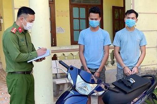 Tạm giam 2 tên cướp dùng kim tiêm tấn công cảnh sát ở Hải Dương