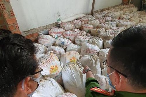 Kinh hoàng kho tương ớt bẩn ở Đà Nẵng