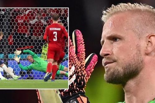 ĐT Anh đối mặt án phạt từ UEFA vì hành vi chơi bẩn của CĐV với thủ môn Đan Mạch