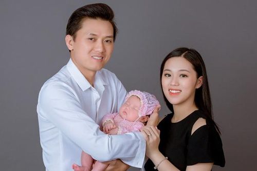 Quách Ngọc Tuyên kể chuyện đưa vợ kém 16 tuổi đi thi THPT 2021