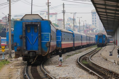 Ngành đường sắt tạm dừng chạy tàu khách chặng Hà Nội-Hải Phòng