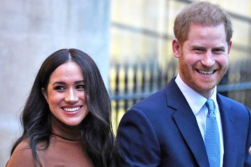 Hy sinh mọi thứ cho vợ, Harry vẫn bị 'giằng xé' giữa Meghan và hoàng gia