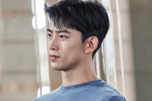 Taecyeon 2PM từng có trải nghiệm kinh hoàng với fan cuồng, bị nhìn lén khi đang 'trần như nhộng'