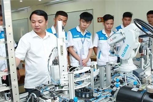 Tìm giải pháp căn cơ đào tạo nhân lực