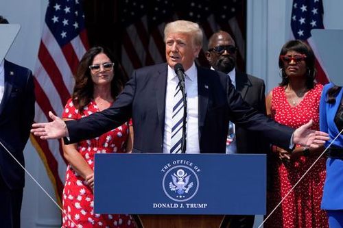 Ông Trump đâm đơn kiện Facebook, Google và Twitter, yêu cầu được quay lại mạng xã hội