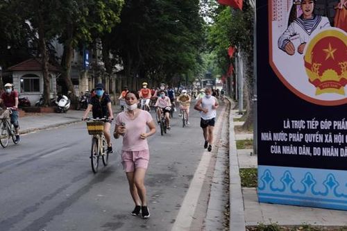 18h ngày 8/7: Hà Nội tạm dừng hoạt động thể dục, thể thao ngoài trời, người dân hạn chế ra ngoài