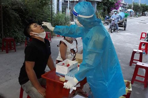 Diên Khánh: Xét nghiệm hơn 20 tiểu thương liên quan ca dương tính