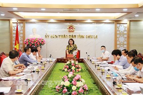 Đồng chí Phó Chủ tịch Thường trực UBND tỉnh họp với các ngân hàng về hoạt động tín dụng