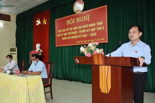 Đồng chí Phó Chủ tịch UBND tỉnh Nguyễn Thế Giang tiếp xúc cử tri thị trấn Lăng Can