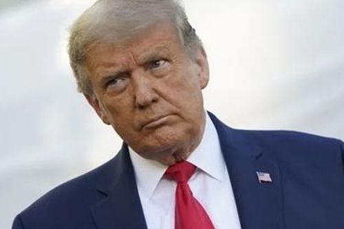 Cựu Tổng thống Trump 'tuyên chiến' với Facebook, Twitter