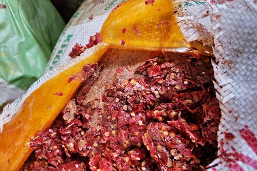 Đà Nẵng phát hiện 15 tấn tương ớt hôi thối tuồn vào các chợ, quán ăn