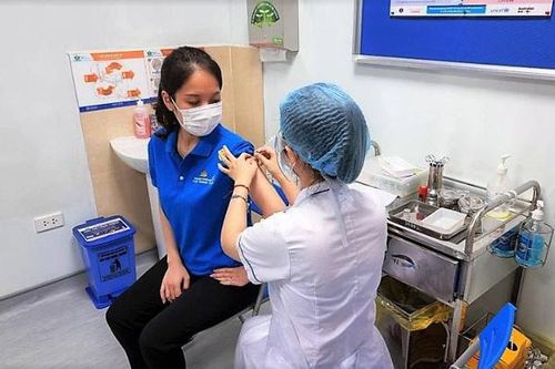 Hàng vạn nhân viên hàng không đã được tiêm vắc xin ngừa Covid-19