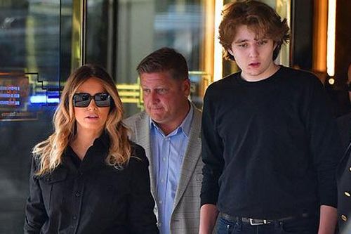 Barron Trump 16 tuổi khiến dân mạng ngỡ ngàng với diện mạo mới, gây chú ý vẫn là chiều cao vượt trội