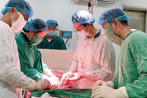 Mang thai tuần thứ 34, sản phụ bị vỡ tử cung được cứu cả mẹ và con