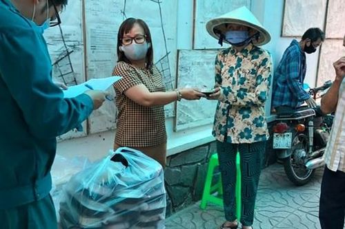 TP HCM: Cung cấp suất ăn miễn phí cho người già neo đơn, người bệnh