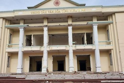 Ai đã băm nát Nhà văn hóa trung tâm tỉnh Ninh Bình?