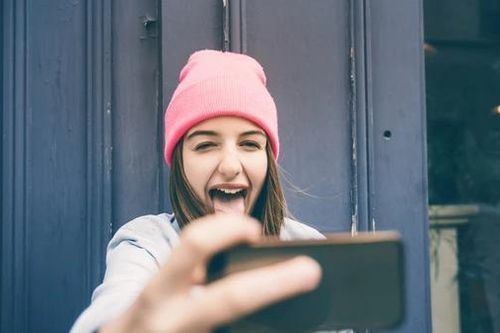 Na Uy ra luật về 'sống ảo' trên Internet