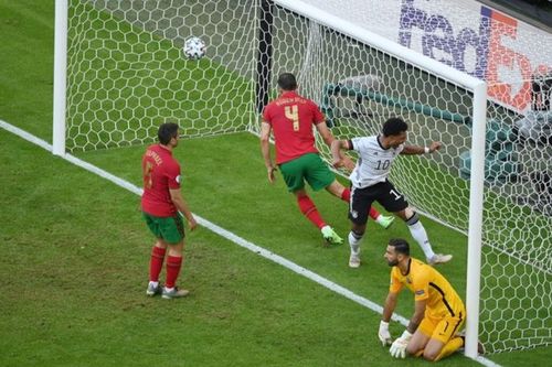 Vì sao nhiều bàn phản lưới nhà xuất hiện tại Euro 2020?