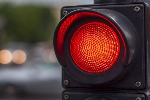 Cô gái TQ thuê xe của người yêu cũ, vượt đèn đỏ 49 lần để trả thù
