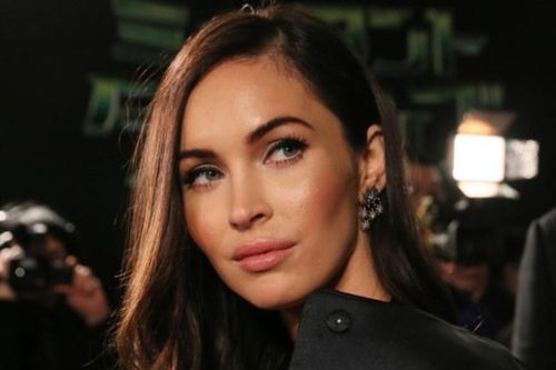 Megan Fox cho con trai mặc váy