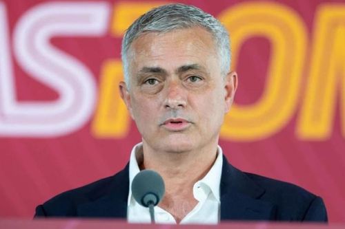 Mourinho loại 8 cầu thủ AS Roma