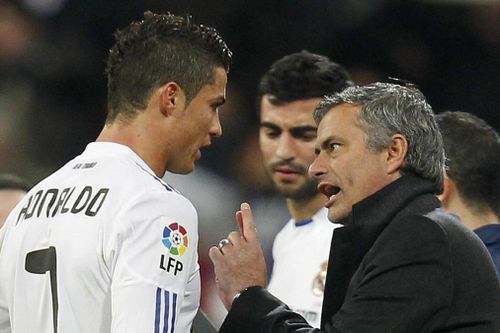Mourinho: 'Nếu đá trung vệ, tôi sẽ đánh Ronaldo'