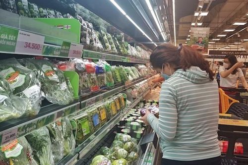 Ngày đầu giãn cách xã hội ở TP Hồ Chí Minh: Hàng hóa ngập chợ và siêu thị