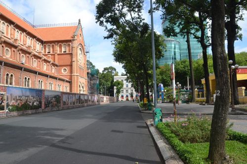 TP Hồ Chí Minh ngày đầu giãn cách xã hội theo Chỉ thị 16