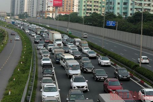 Tiếp tục hỗ trợ vận tải hàng hóa cho các tỉnh phía nam
