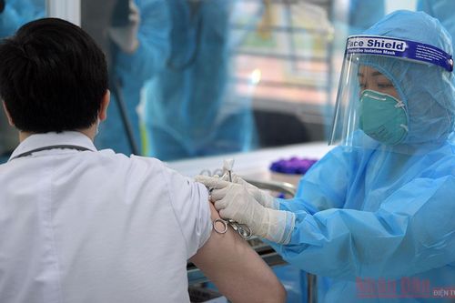 Thêm 580.000 liều vaccine AstraZeneca về tới Việt Nam