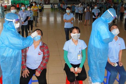 Nhiều công nhân bất ngờ có giấy xét nghiệm SARS-CoV-2