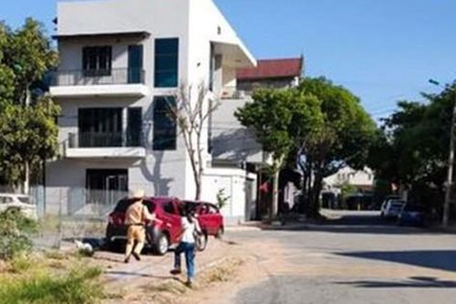 Cảnh sát giao thông kịp thời hỗ trợ 1 thí sinh đến nhầm điểm thi