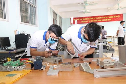Trúng tuyển trường nghề âm thầm nhập học