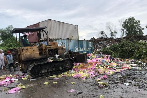 Tiêu hủy số lượng lớn hàng giả, hàng cấm, hàng nhập lậu