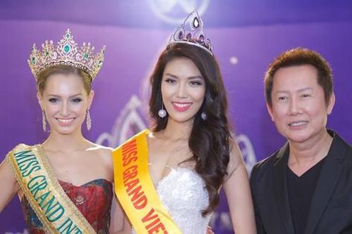Chủ tịch cuộc thi Miss Grand International mắc COVID-19, phải túc trực bên bình Oxy