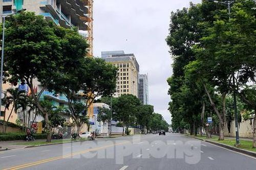 TPHCM đìu hiu ngày đầu giãn cách toàn xã hội